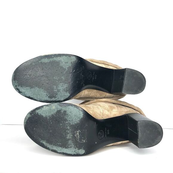 Chanel Quilted Foldover CC Clover Suede Cap Toe Pull On Boots 39 - Picture 9 of 11